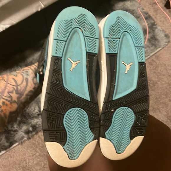 Air Jordan 4s no creases only wore a couple times size 4!! Make a offer!!! - Picture 5 of 11